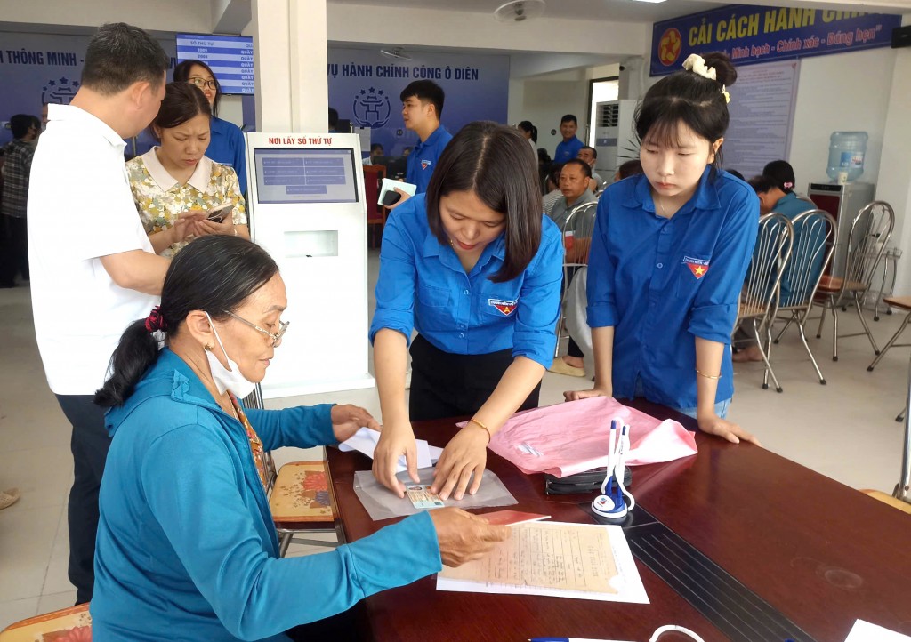 Đoàn viên, thanh niên phục vụ Nhân dân