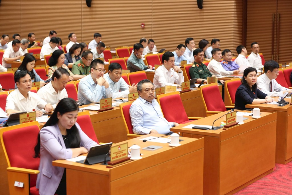 Chất vấn các vấn đề cấp thiết trong quá trình phát triển Thủ đô
