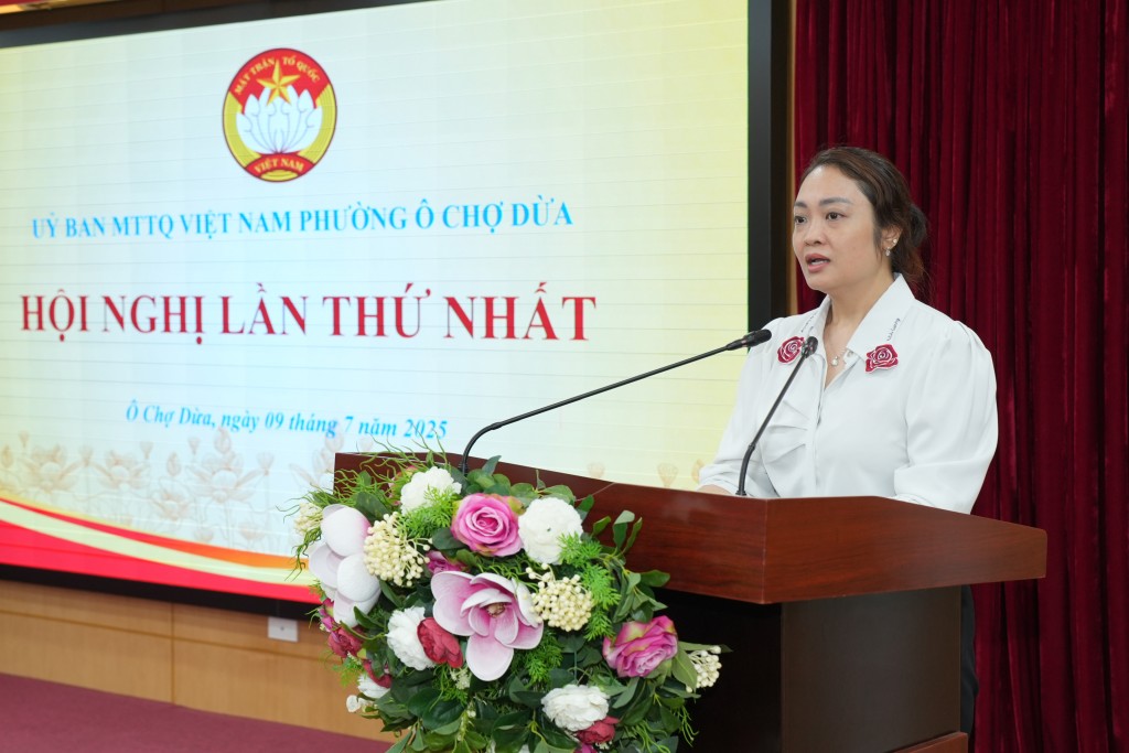 Đồng chí Nguyễn Thị Diệu Hương - Phó trưởng Ban dân chủ, giám sát và phản biện MTTQ TP Hà Nội phát biểu tại hội nghị
