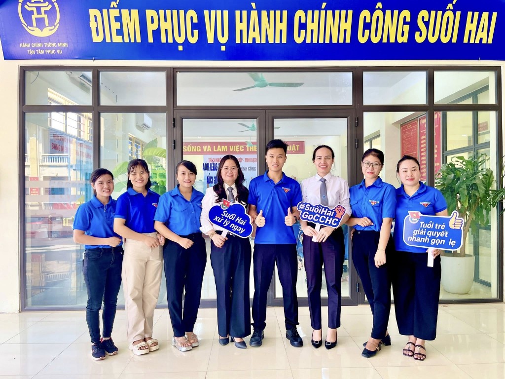 Các bạn đoàn viên, thanh niên xã Suối Hai