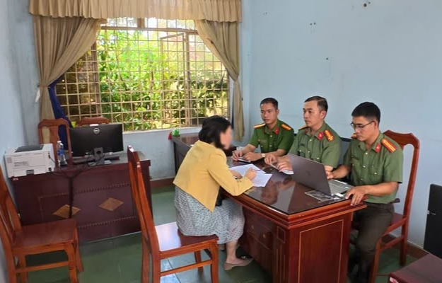 Bà T tại cơ quan Công an (Ảnh: CAĐN)