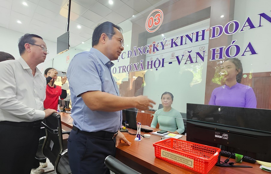 Chủ tịch UBND TP Hồ Chí Minh khảo sát cơ sở sau sáp nhập