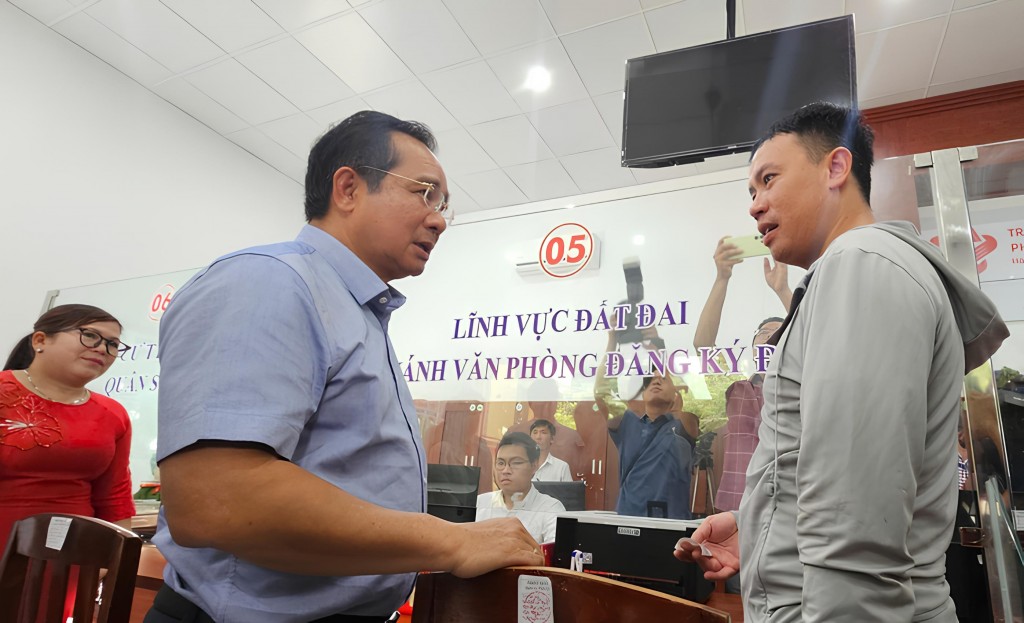 Chủ tịch UBND TP Hồ Chí Minh khảo sát cơ sở sau sáp nhập