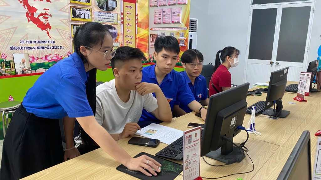 Thanh niên xung kích “chia lửa” cùng chính quyền 2 cấp