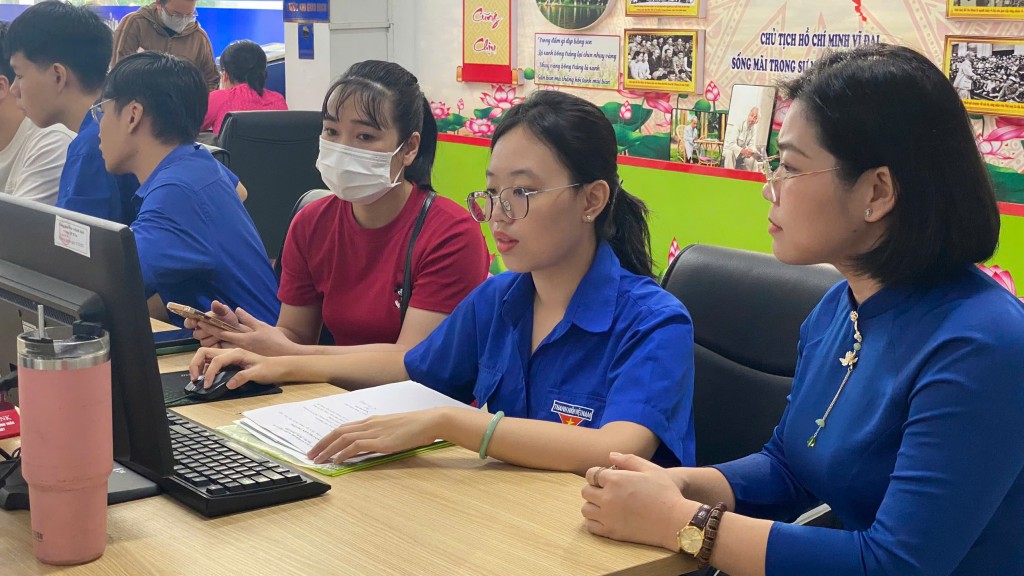 Thanh niên xung kích “chia lửa” cùng chính quyền 2 cấp