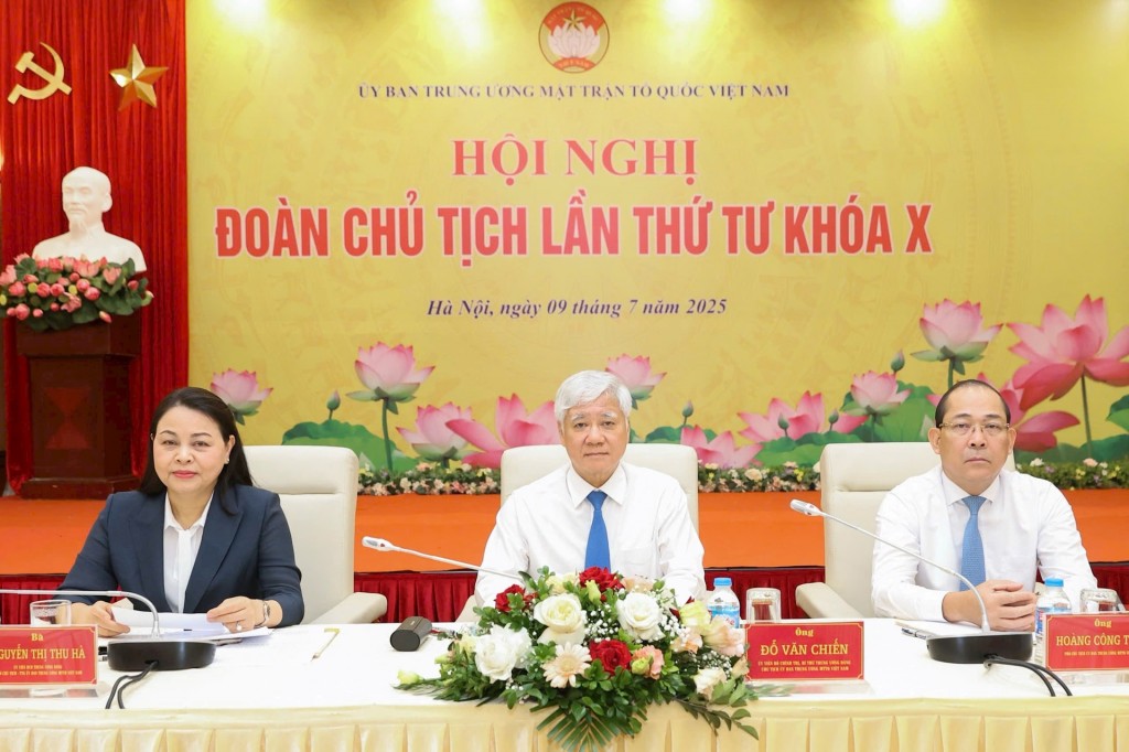 Chủ trì Hội nghị - Ảnh:VGP/Toàn Thắng