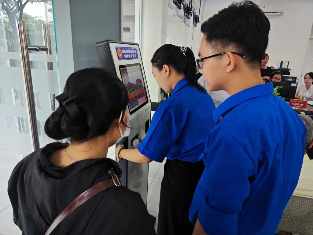Thanh niên xung kích “chia lửa” cùng chính quyền 2 cấp