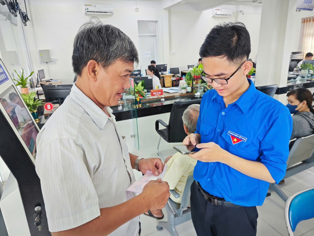 Thanh niên xung kích “chia lửa” cùng chính quyền 2 cấp