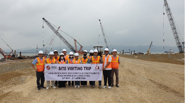 Sinh viên ECE2023 tham quan công trình cảng Lạch Huyện, Hải Phòng