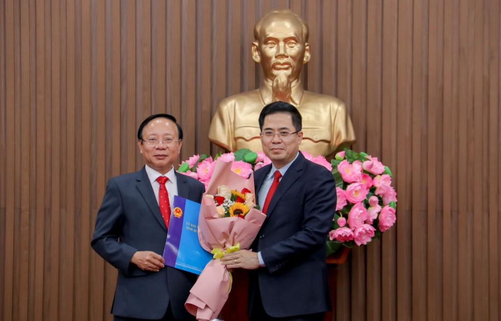 Quảng Ngãi công bố các quyết định về công tác cán bộ