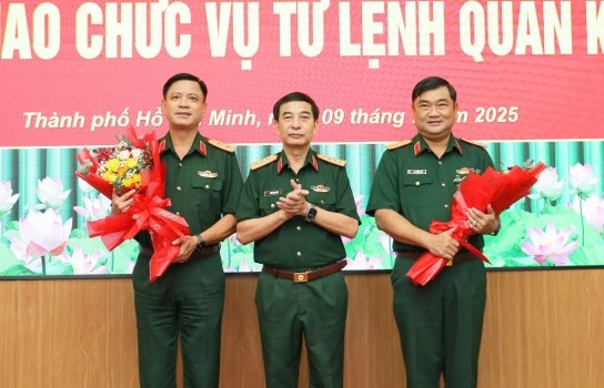 Trung tướng Nguyễn Trường Thắng bàn giao chức vụ Tư lệnh Quân khu 7