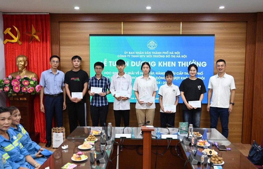 Công ty Urenco tuyên dương, khen thưởng hàng trăm học sinh vượt khó