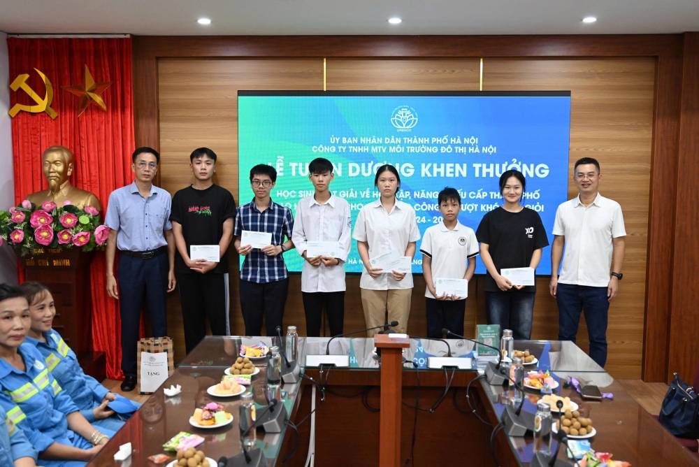 Urenco tuyên dương, khen thưởng hàng trăm học sinh vượt khó