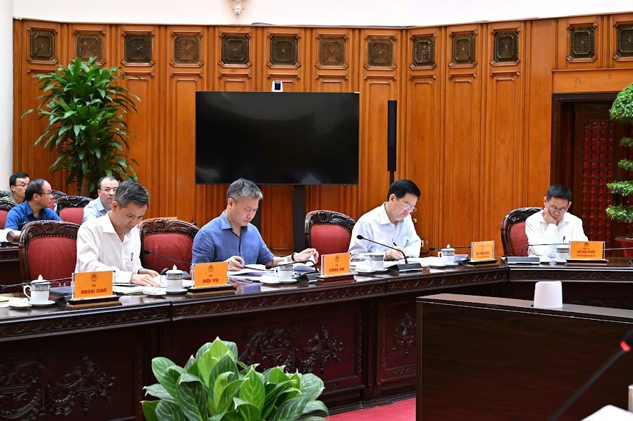 Cuộc họp thảo luận, cho ý kiến về 3 nội dung: Dự án Luật sửa đổi, bổ sung một số điều của Luật Lý lịch tư pháp; dự án Luật Hàng không dân dụng Việt Nam (sửa đổi); đề xuất của Chính phủ về chương trình lập pháp năm 2026 - Ảnh: VGP/Nhật Bắc
