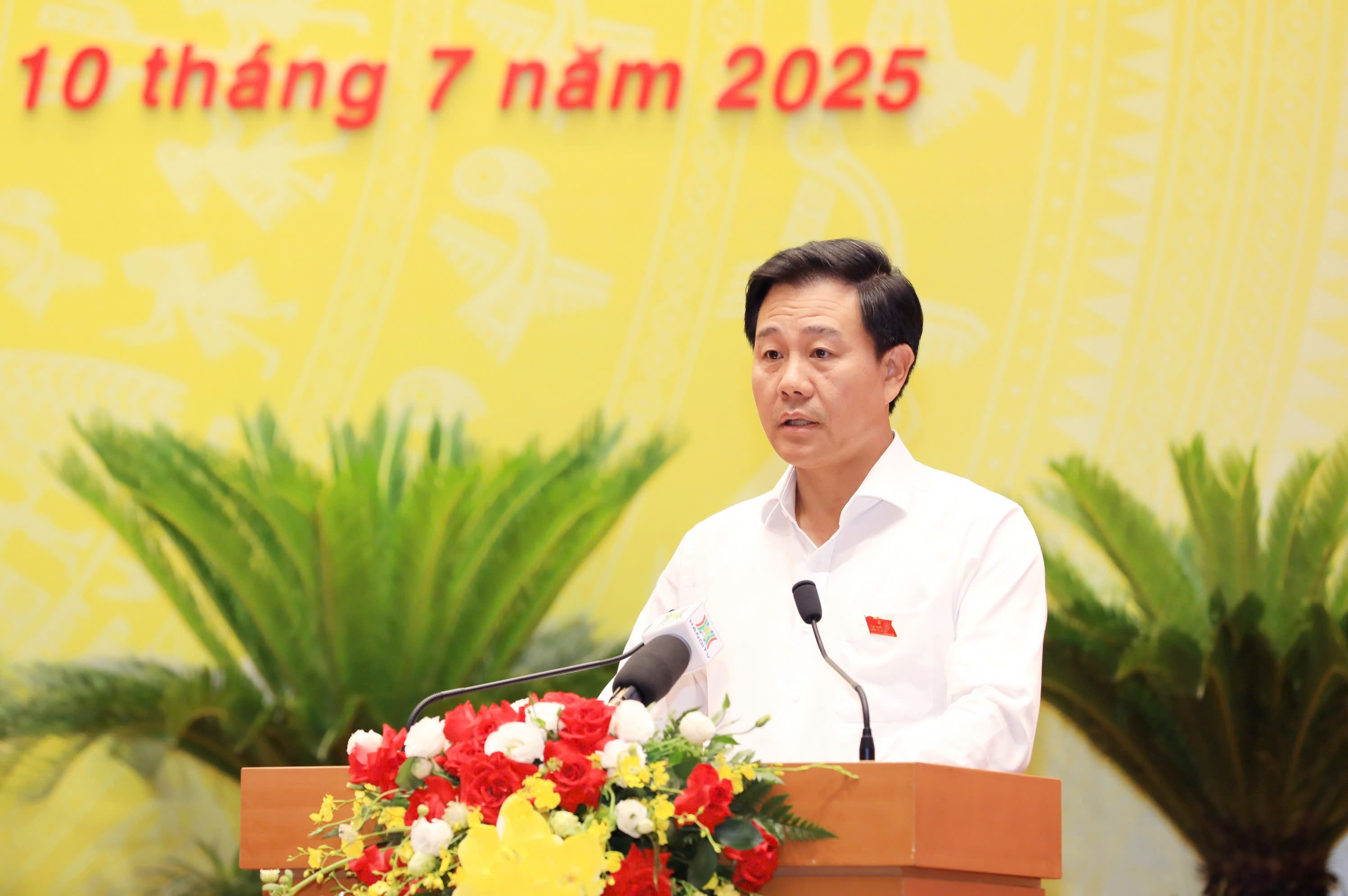 Giám đốc Sở Nông nghiệp và Môi trường Nguyễn Xuân Đại trình bày tờ trình