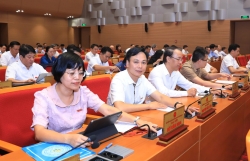 Thông qua Nghị quyết xét tặng Kỷ niệm chương “Vì sự nghiệp xây dựng, bảo vệ và phát triển Thủ đô Hà Nội”