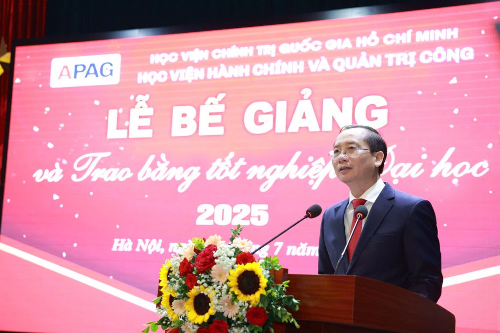 Học viện Hành chính và Quản trị công trao bằng tốt nghiệp cho 1.364 sinh viên