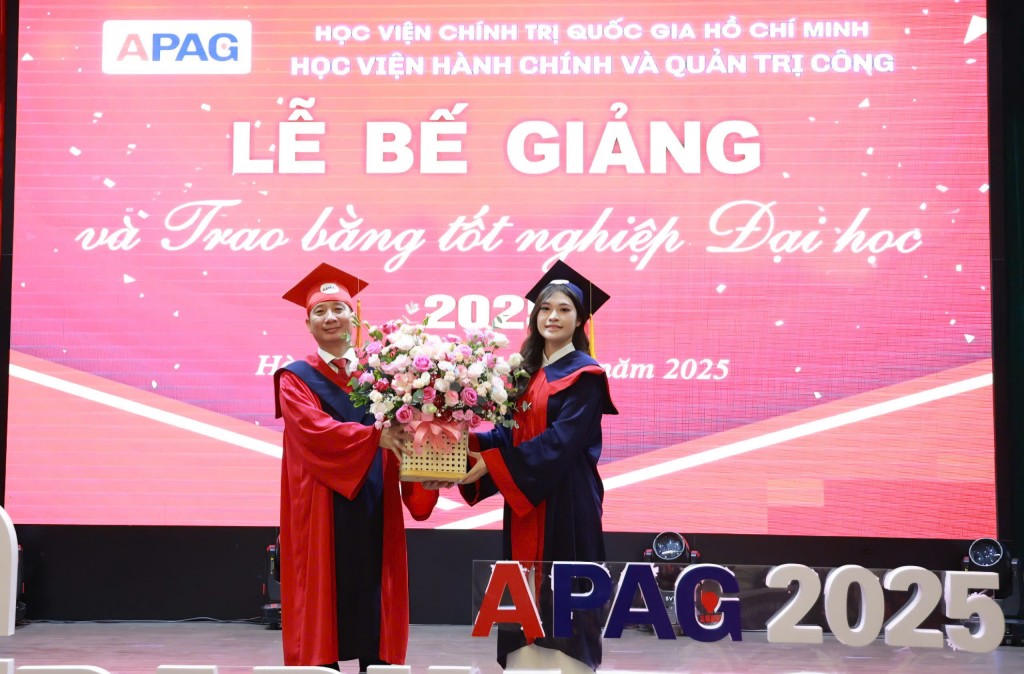 Học viện Hành chính và Quản trị công trao bằng tốt nghiệp cho 1.364 sinh viên