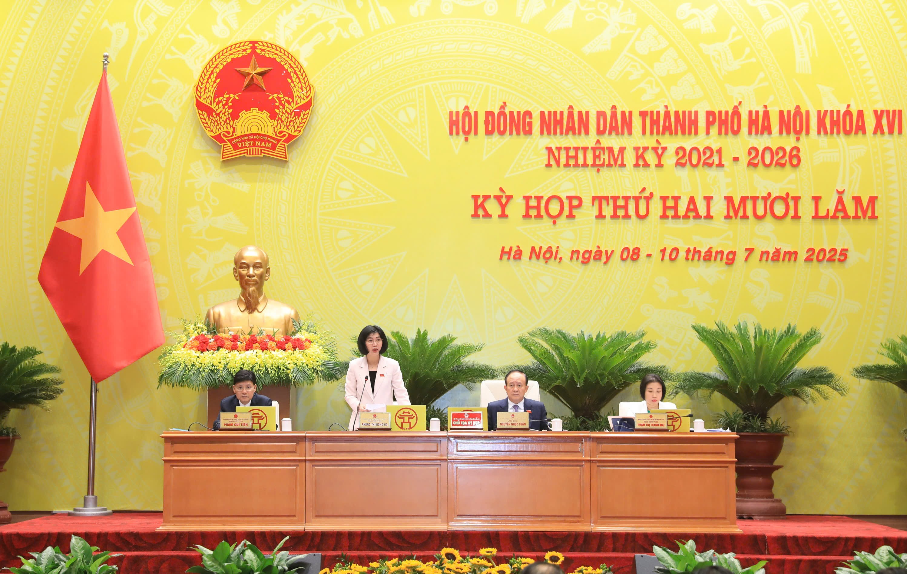 Phó Chủ tịch Thường trực HĐND thành phố Hà Nội Phùng Thị Hồng Hà