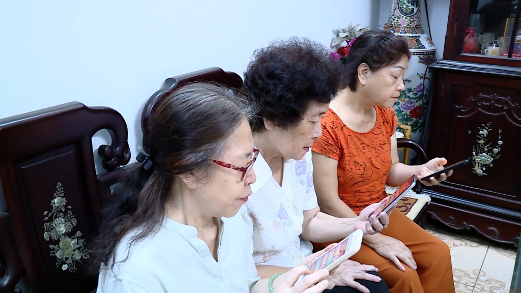 Người dân Hà thành thích nghi với chuyển đổi hành chính