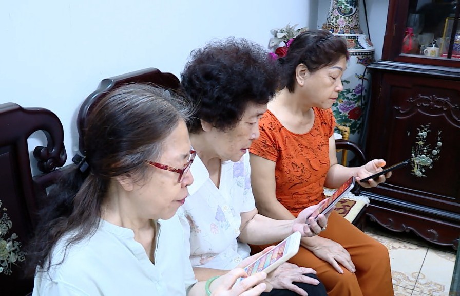 Người dân Hà thành thích nghi với chuyển đổi hành chính