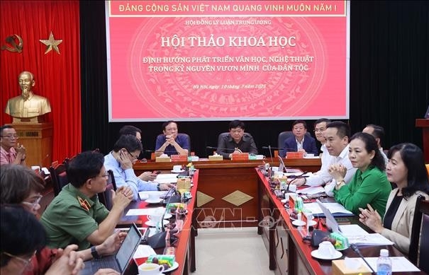 Để văn học, nghệ thuật phát triển trong kỷ nguyên vươn mình của dân tộc...