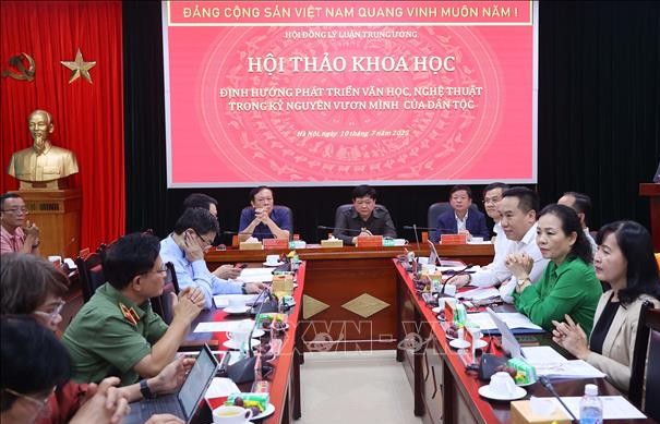Để văn học, nghệ thuật phát triển trong kỷ nguyên vươn mình của dân tộc...