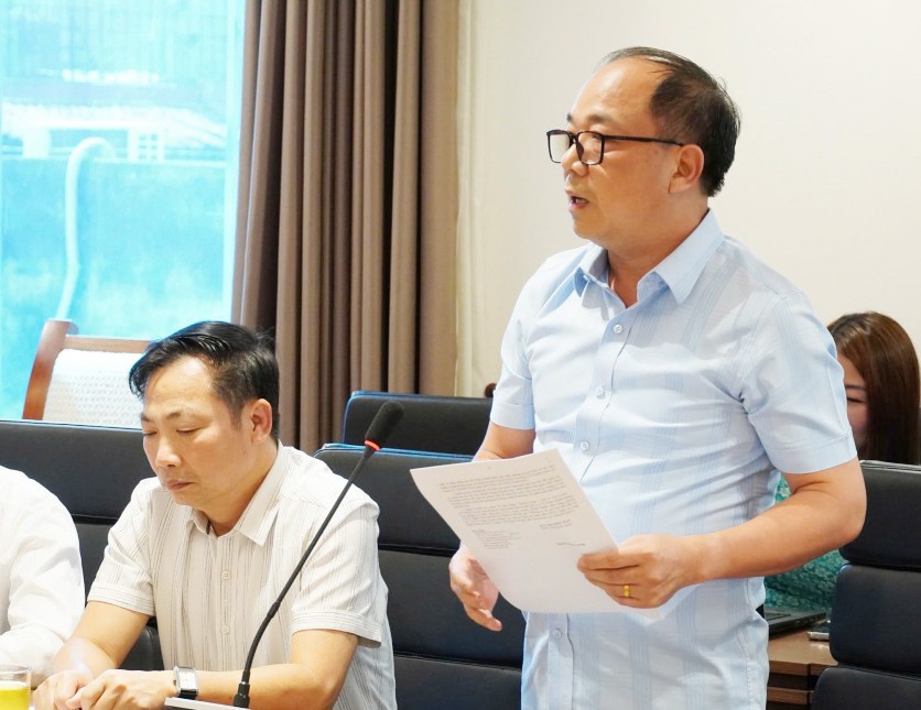 Tổng Biên tập Báo Tuổi trẻ Thủ đô Nguyễn Mạnh Hưng phát biểu tại hội nghị