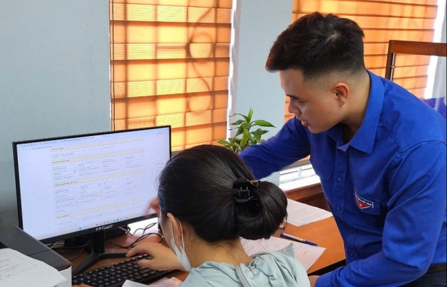 “Trợ lý hành chính” tận tụy giúp dân