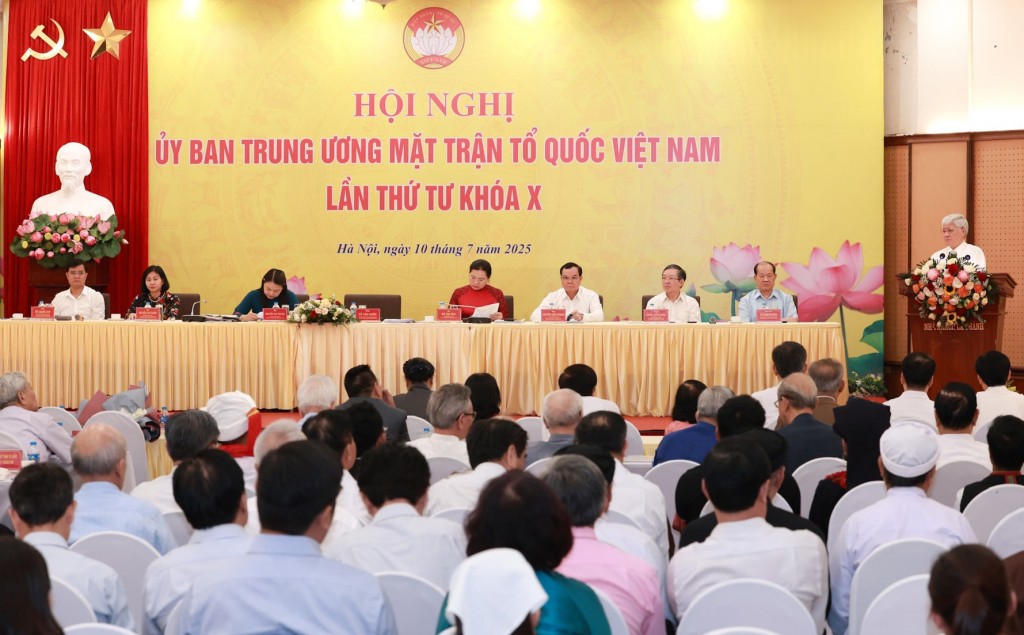 Đại biểu tham dự Hội nghị UBTƯ MTTQ Việt Nam lần thứ tư khóa X
