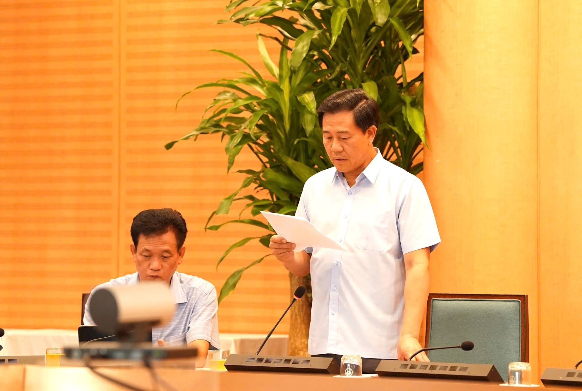 Giám đốc Sở Nông nghiệp và Môi trường Nguyễn Xuân Đại báo cáo tại cuộc họp. Ảnh: Đình Hiệp