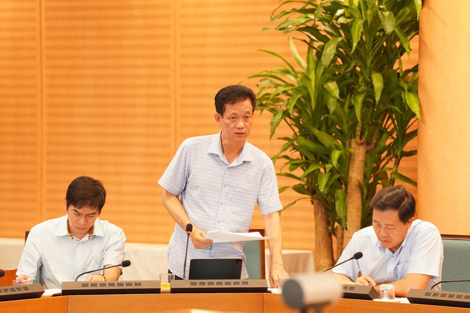 Đại diện lãnh đạo các đơn vị liên quan phát biểu tại cuộc họp. Ảnh: Đình Hiệp