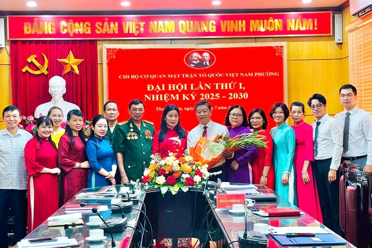 Đại hội chi bộ cơ quan Ủy ban MTTQ Việt Nam phường Thanh Xuân nhiệm kỳ 2025-2030 thành công tốt đẹp