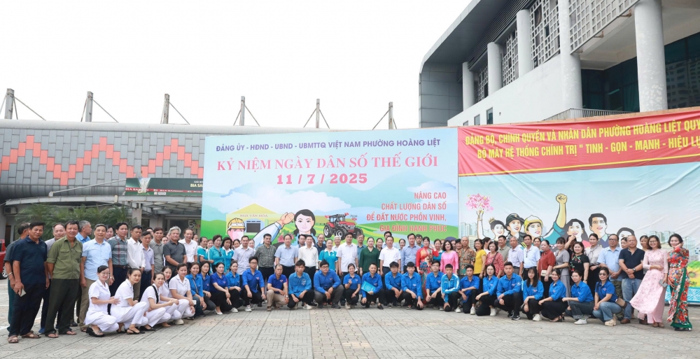 Cấp uỷ, chính quyền, MTTQ và cán bộ, viên chức phường Hoàng Liệt hưởng ứng Ngày Dân số thế giới