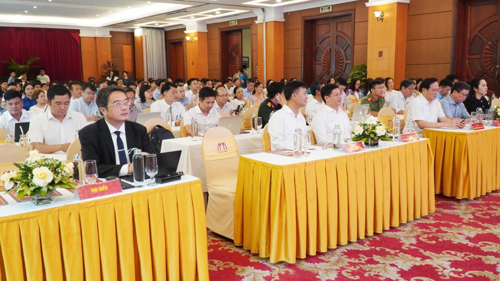 TP Huế phát động phong trào “Bình dân học vụ số”, Chương trình tìm hiểu dịch vụ công trực tuyến và Cuộc thi Khởi nghiệp sáng tạo thành phố Huế năm 2025
