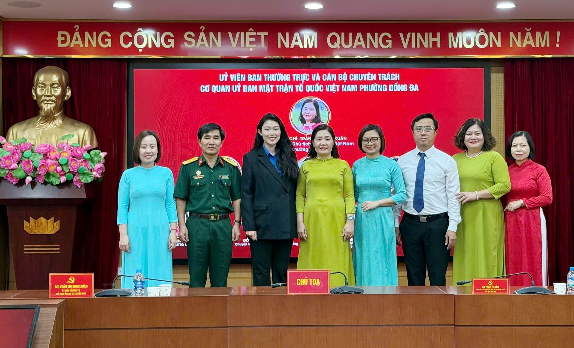  1 / 4  Ra mắt Ban Thường trực và cơ quan Ủy ban Mặt trận Tổ quốc Việt Nam phường. Ảnh: Bảo Lâm