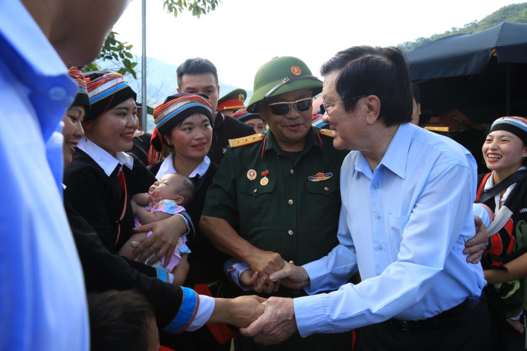 Nguyên Chủ tịch nước Trương Tấn Sang thăm hỏi người dân Vị Xuyên.