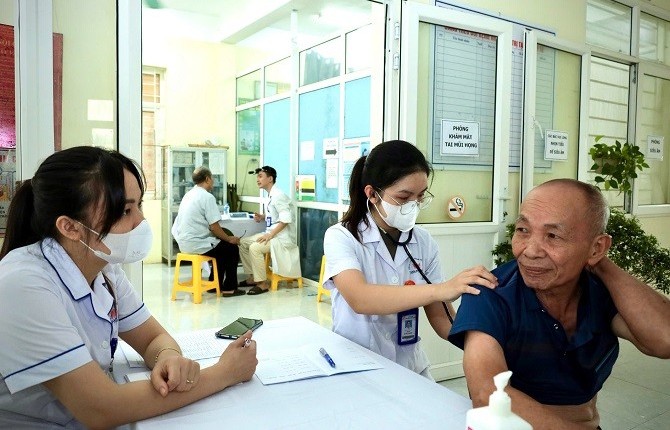 Khám chữa bệnh miễn phí cho người có công với cách mạng
