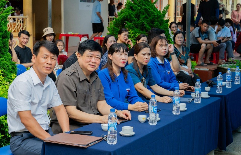 Hành trình mang tri thức và yêu thương đến trẻ em Tây Bắc
