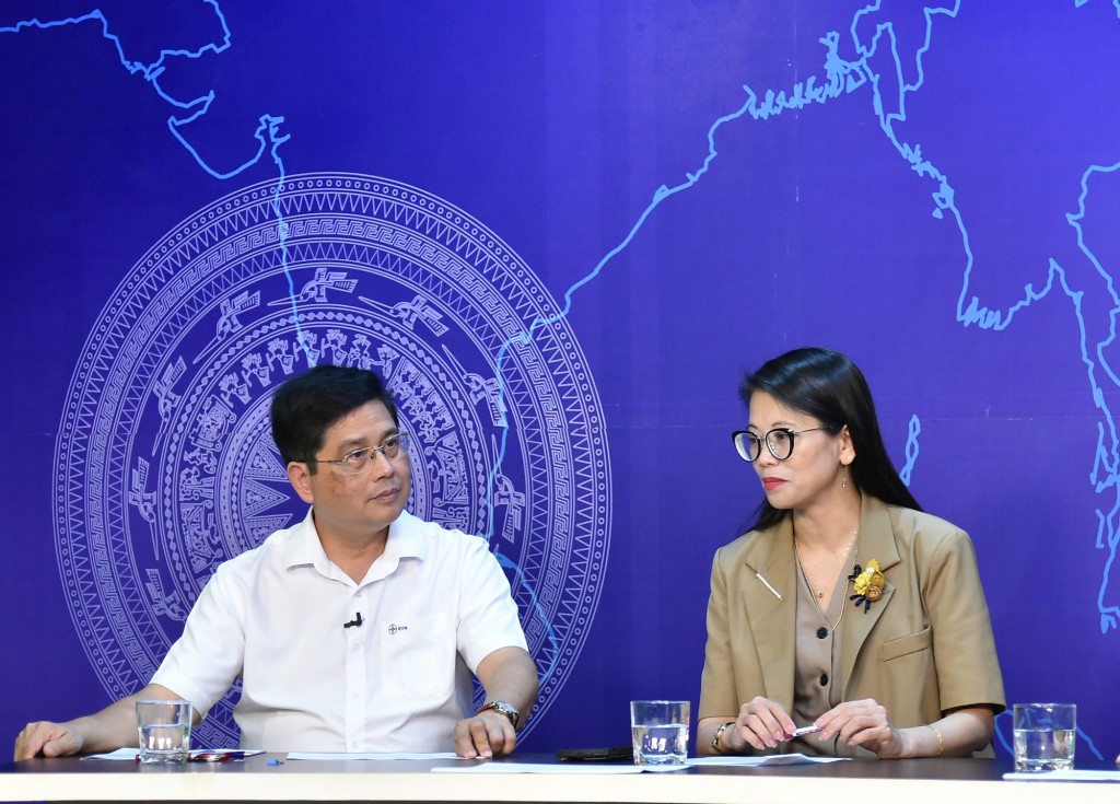 Ông Võ Quang Lâm và PGS.TS. Lưu Bích Ngọc tại Tọa đàm - Ảnh: VGP/Dương Tuấn