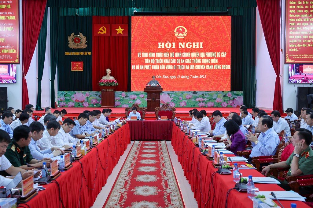 Thủ tướng Phạm Minh Chính chủ trì Hội nghị về thực hiện mô hình chính quyền địa phương 2 cấp và triển khai các dự án trọng điểm vùng ĐBSCL  (Ảnh: Nhật Bắc)