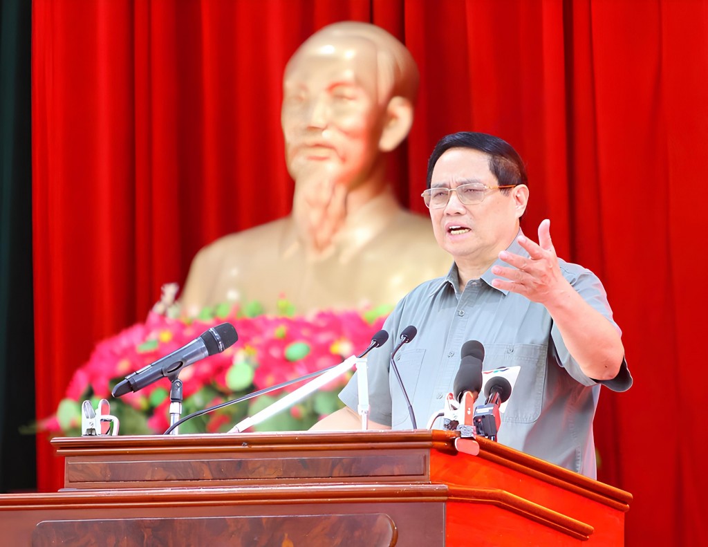 Thủ tướng Chính phủ yêu cầu các bộ, ngành liên quan, đặc biệt là các tỉnh, thành phố báo cáo đánh giá tình hình, nhất là những vấn đề vướng mắc phát sinh; đề xuất nhiệm vụ, giải pháp để các nội dung nêu trên được triển khai hiệu quả.(Ảnh: Ca Linh)