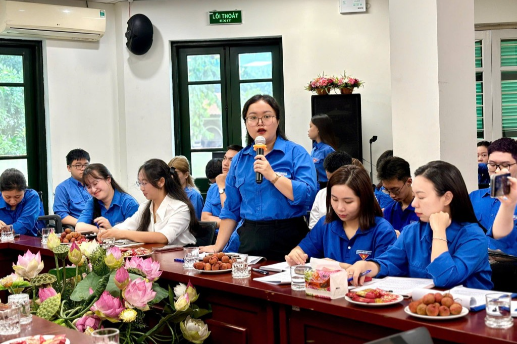 Đại biểu chia sẻ ý kiến tại hội nghị 