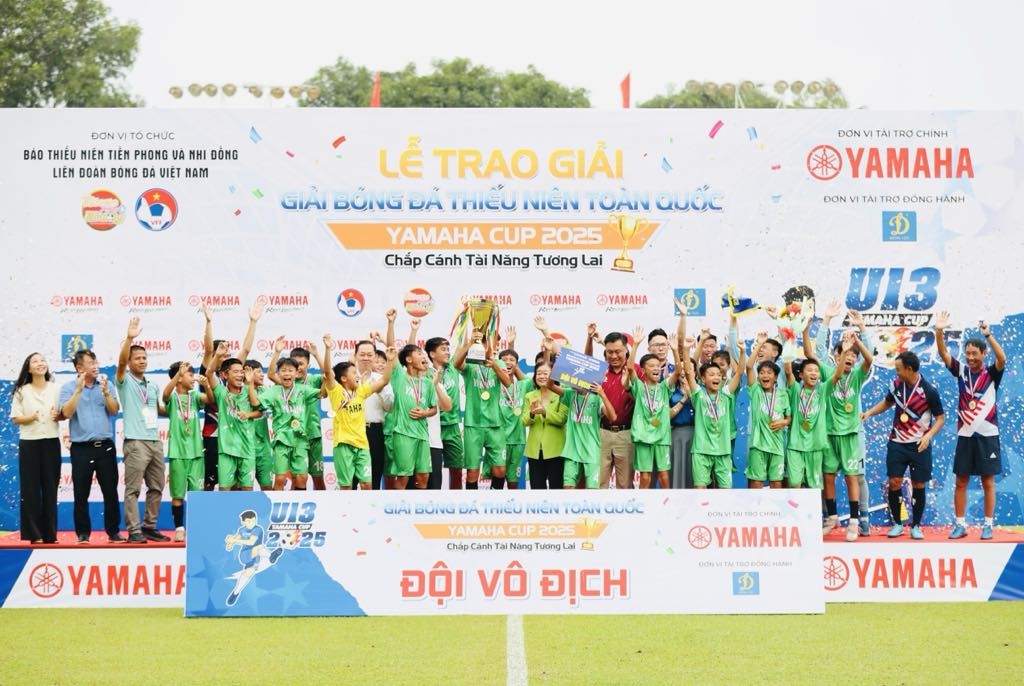 Thắng U13 SLNA trên loạt luân lưu, U13 Nam Định lần đầu bước lên đỉnh vinh quang