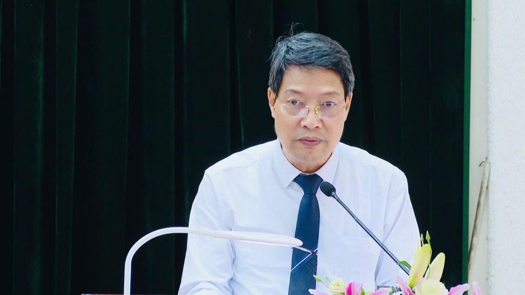 Đồng chí Trần Quang Khánh, Ủy viên Ban Thường vụ Đảng ủy, Chủ tịch Ủy ban MTTQ Việt Nam xã Thanh Trì phát biểu tại hội nghị