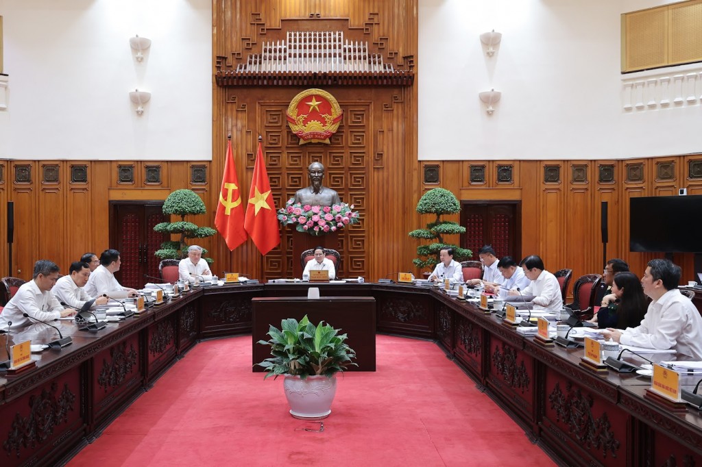 Thủ tướng nhấn mạnh, việc xây dựng, hoàn thiện thể chế, pháp luật cần kịp thời thể chế hóa đầy đủ chủ trương, đường lối của Đảng, chính sách của Nhà nước - Ảnh: VGP/Nhật Bắc