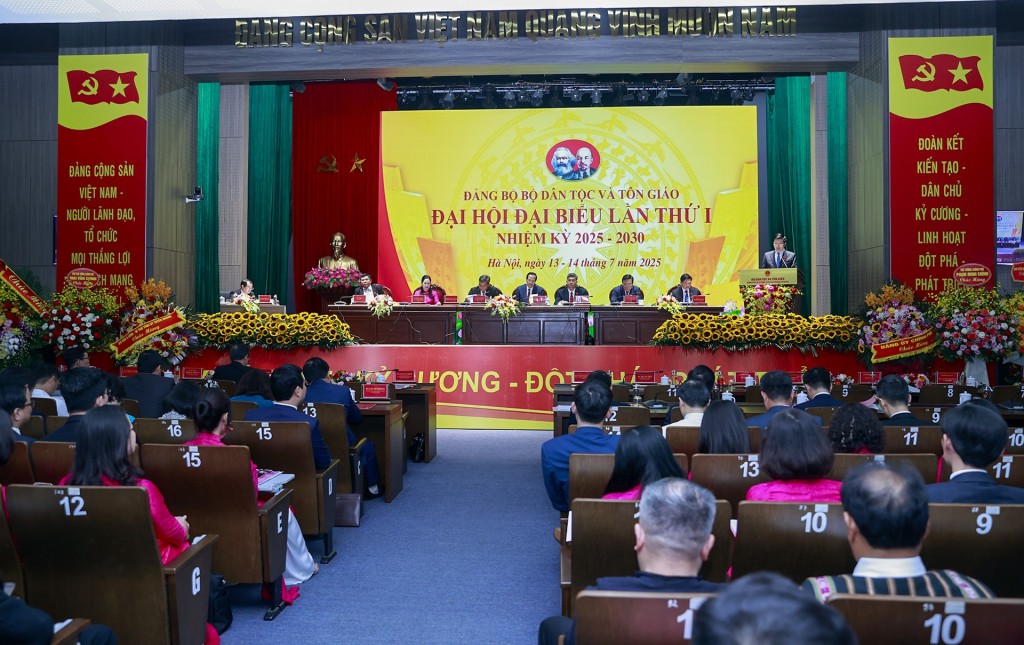 Phó Thủ tướng Chính phủ Mai Văn Chính khái quát các đóng góp quan trọng và nổi bật của Đảng bộ Bộ Dân tộc và Tôn giáo thời gian qua - Ảnh: VGP/Giang Thanh