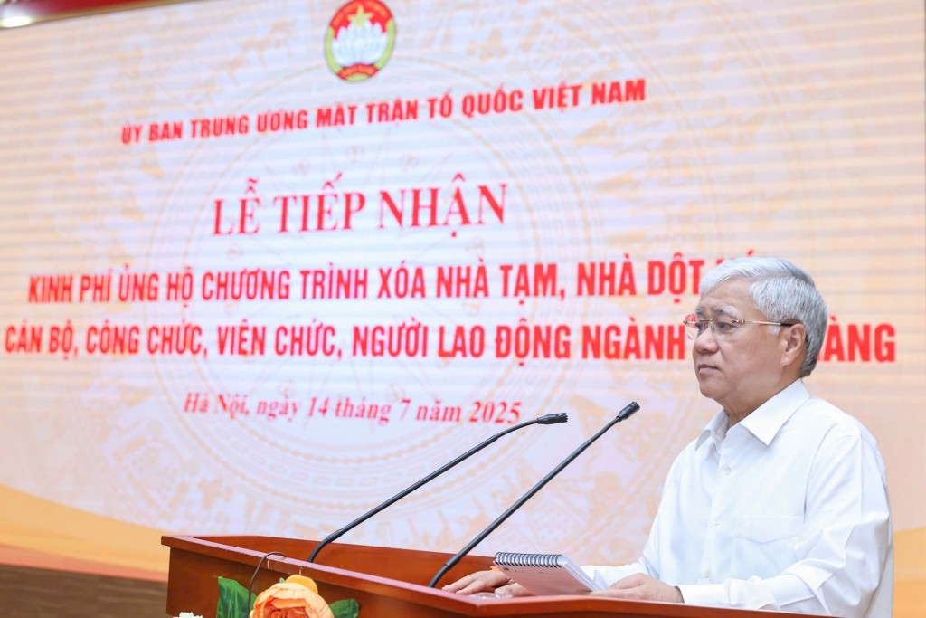 Chủ tịch Ủy ban Trung ương MTTQ Việt Nam Đỗ Văn Chiến phát biểu tại Lễ tiếp nhận kinh phí ủng hộ chương trình xóa nhà tạm, nhà dột nát từ ngành Ngân hàng -