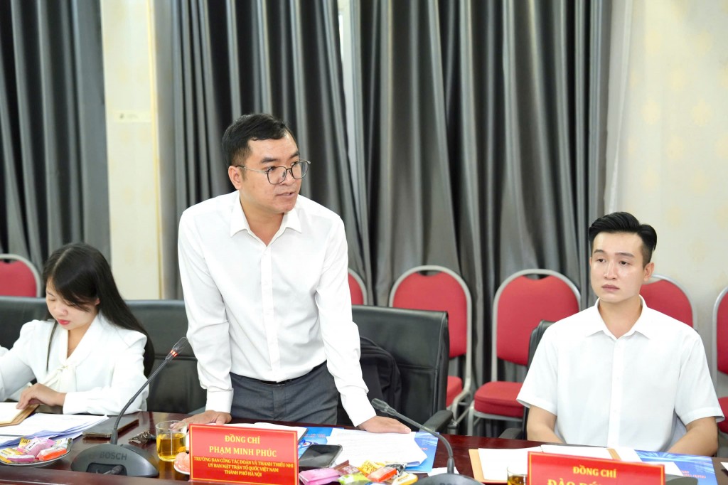 Trưởng ban Công tác Thanh thiếu nhi, Ủy ban Mặt trận Tổ quốc thành phố Hà Nội Phạm Minh Phúc phát biểu tại hội nghị 