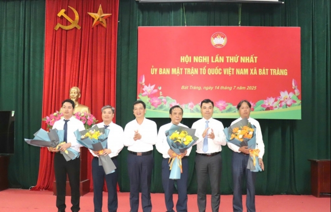 Kiện toàn tổ chức, nâng cao năng lực, trình độ của đội ngũ cán bộ Mặt trận
